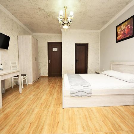 Kazbegi Hotel Batoemi Buitenkant foto