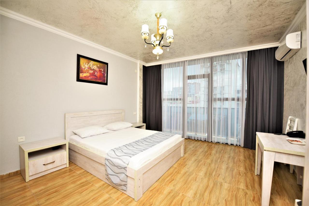 Kazbegi Hotel Batoemi Buitenkant foto