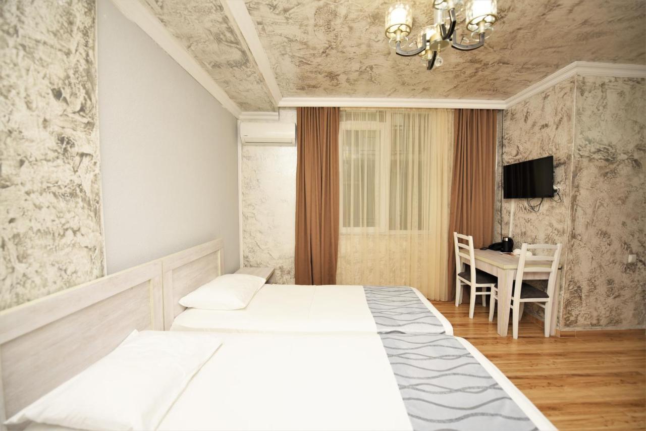 Kazbegi Hotel Batoemi Buitenkant foto