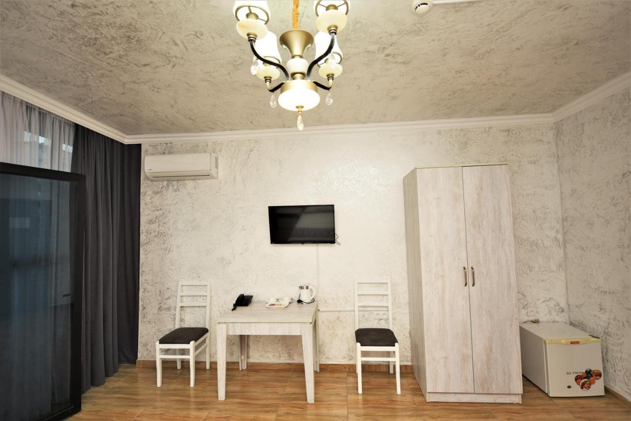 Kazbegi Hotel Batoemi Buitenkant foto
