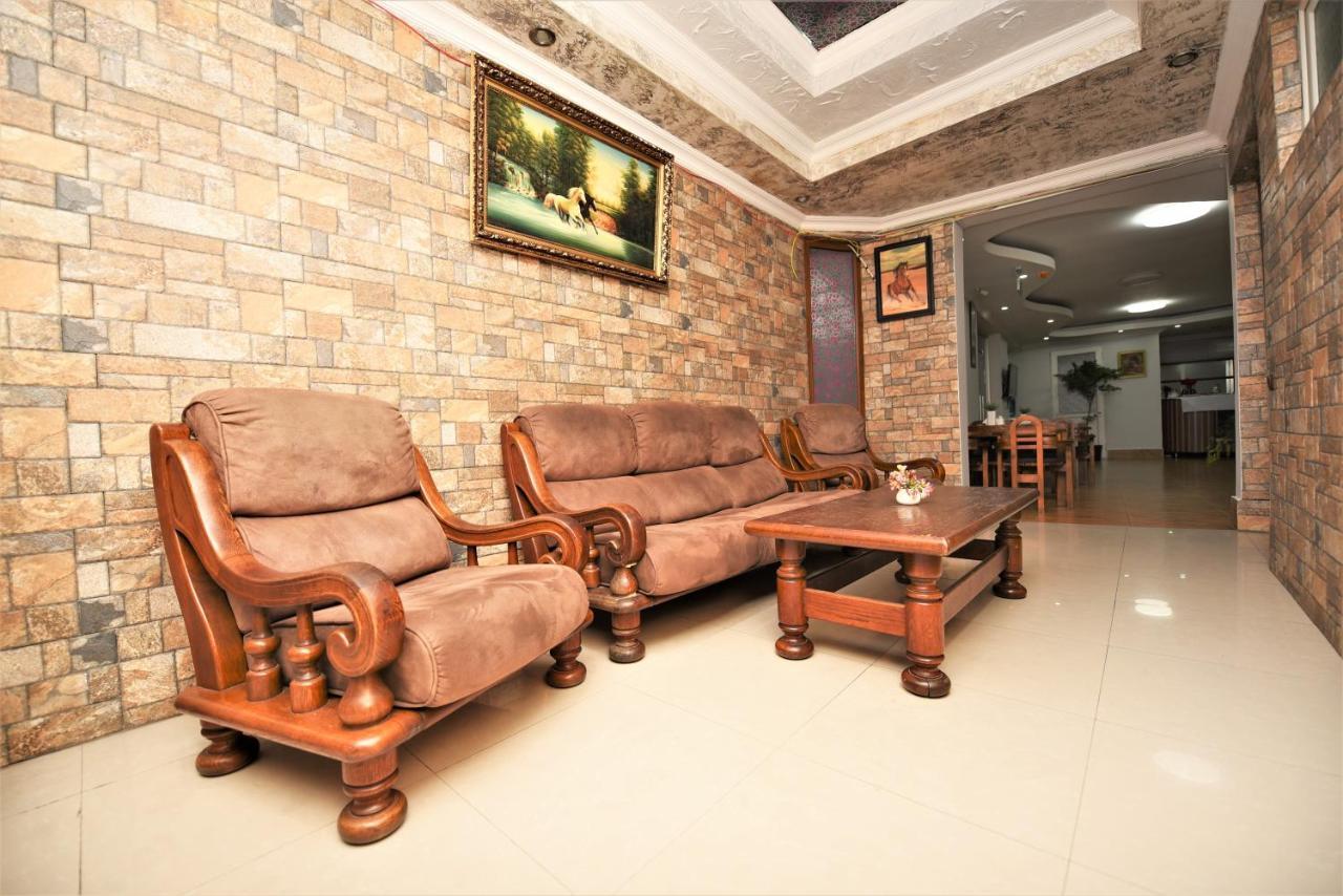 Kazbegi Hotel Batoemi Buitenkant foto